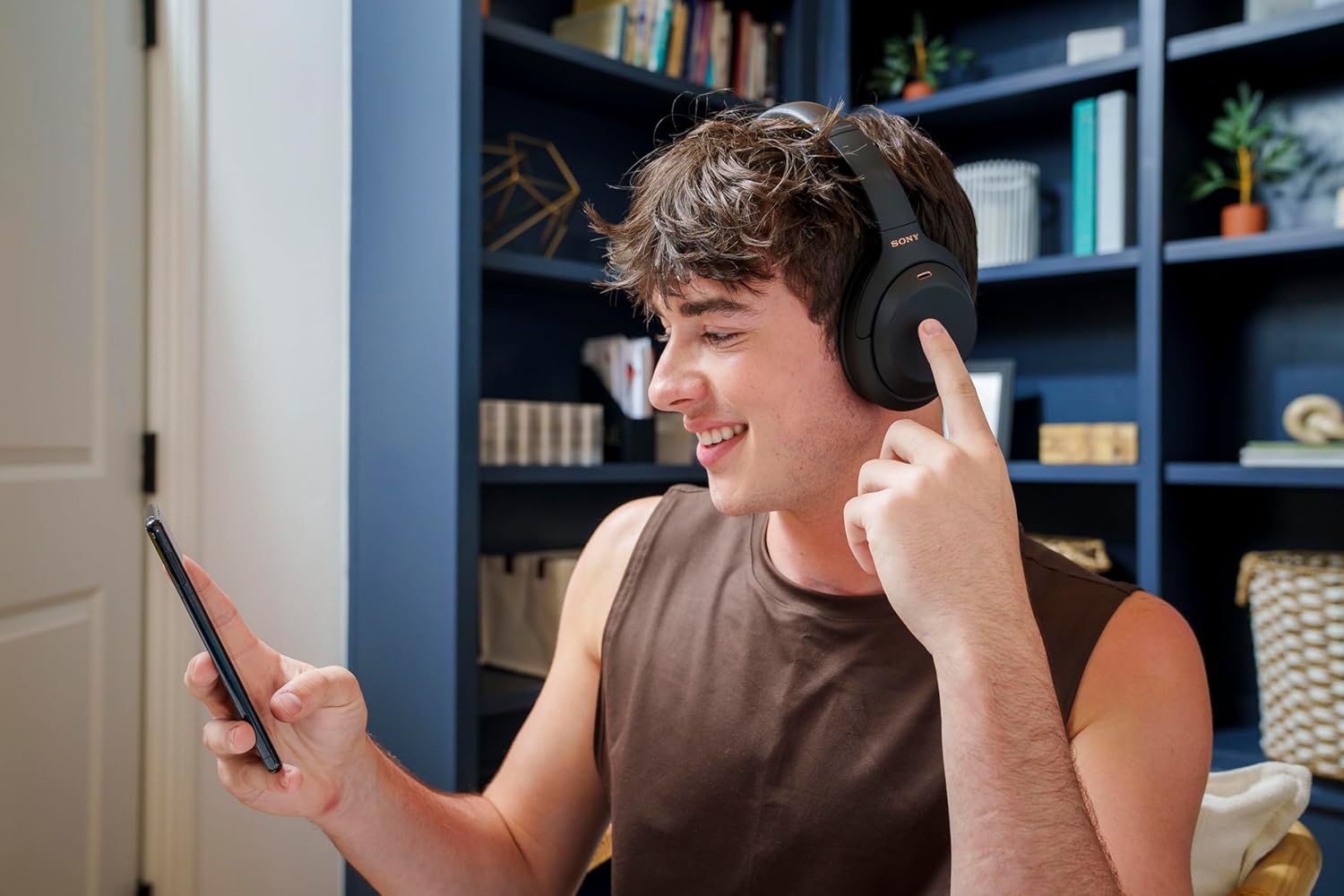 Wireless Premium Noise Canceling Overhead Headphones with Mic for Phone-Call and Alexa Voice Control, Black WH1000XM4